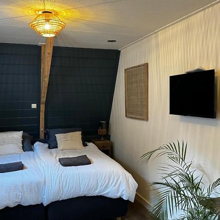 Bed and Breakfast De Zaandbarg Nijeveen Esterno foto