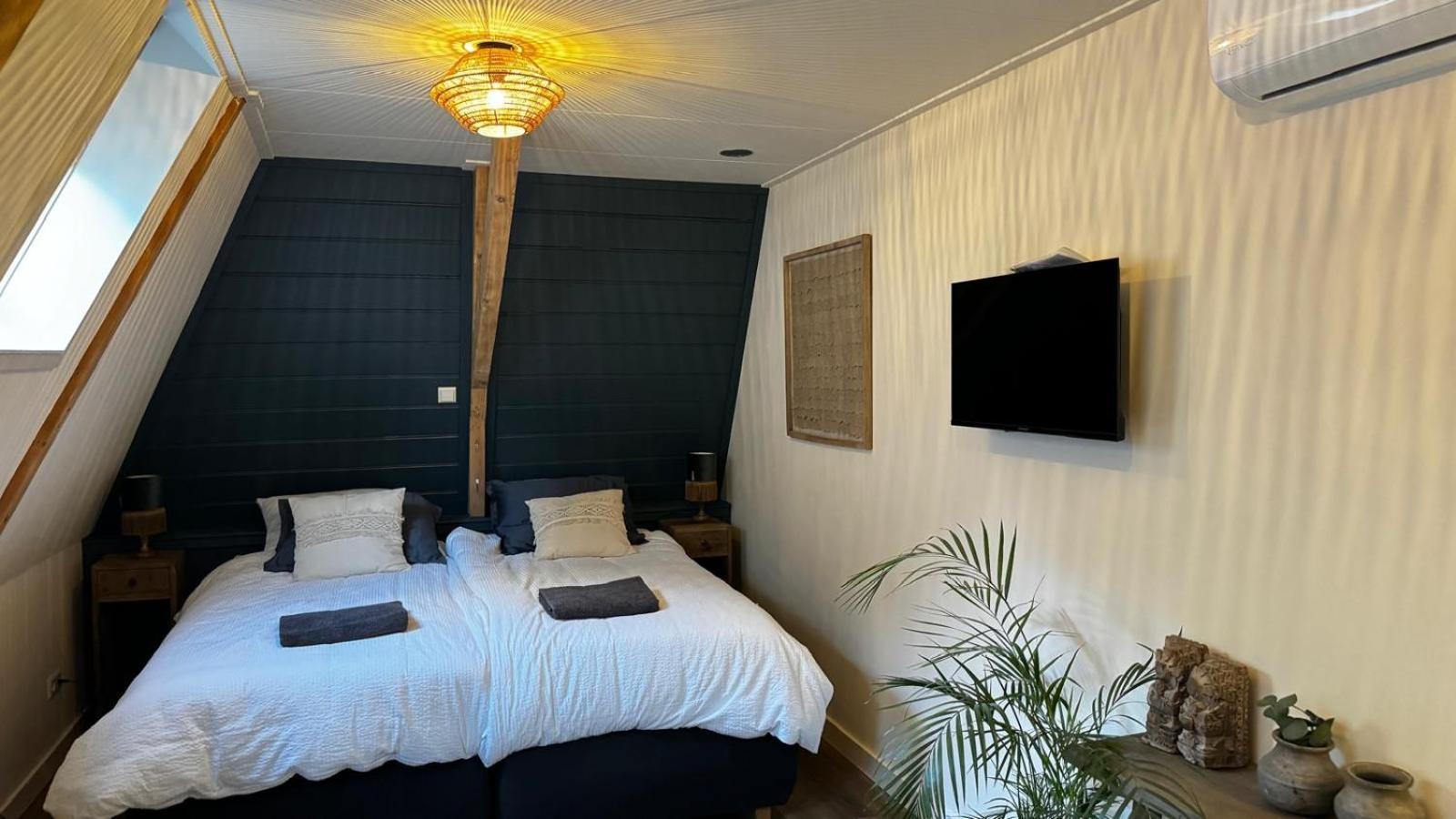 Bed and Breakfast De Zaandbarg Nijeveen Esterno foto